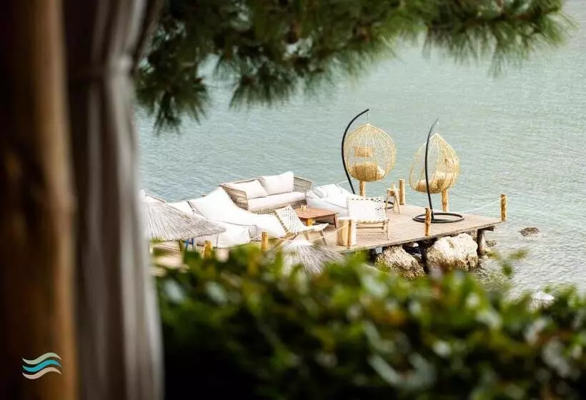 هتل Plataria Seaside Resort