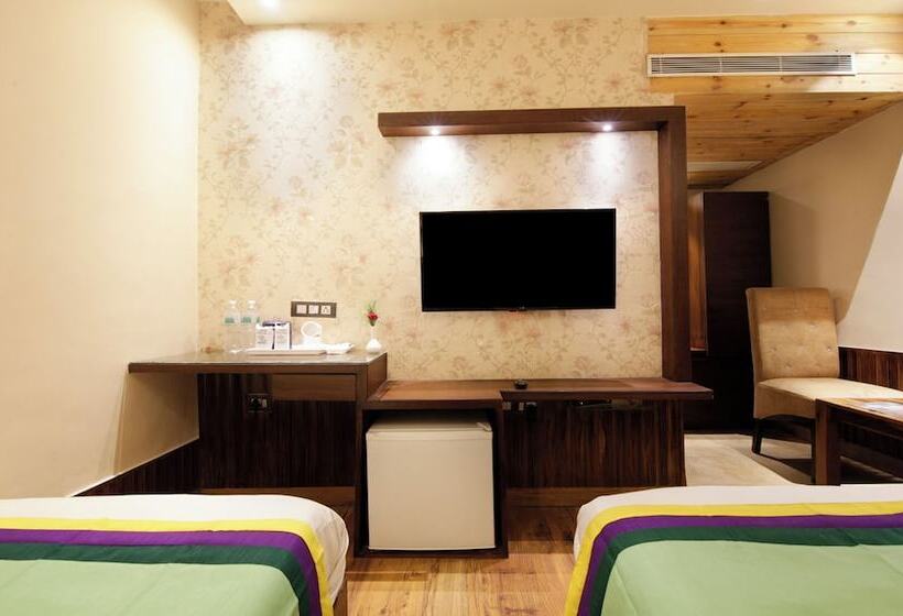 Hotel Treebo Punjabi Nature Residency, Near Faridabad Railway Station