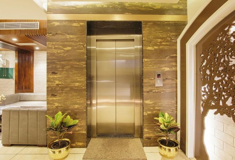 Hotel Treebo Punjabi Nature Residency, Near Faridabad Railway Station