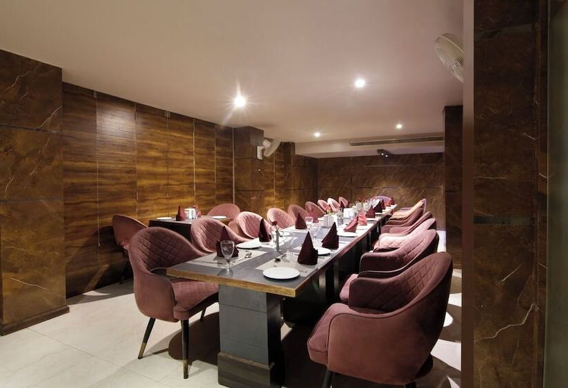 Hotel Treebo Punjabi Nature Residency, Near Faridabad Railway Station