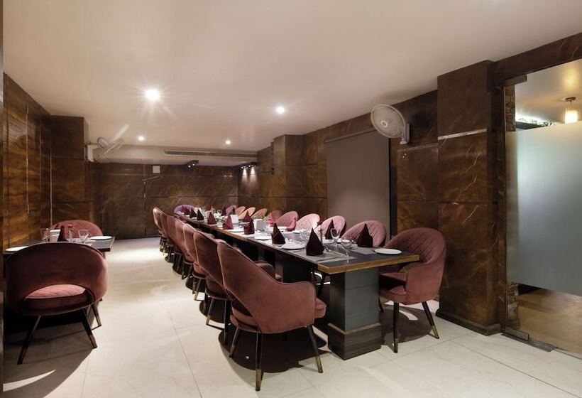 Hotel Treebo Punjabi Nature Residency, Near Faridabad Railway Station