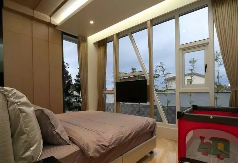 Li Chu Art Paternity B&b