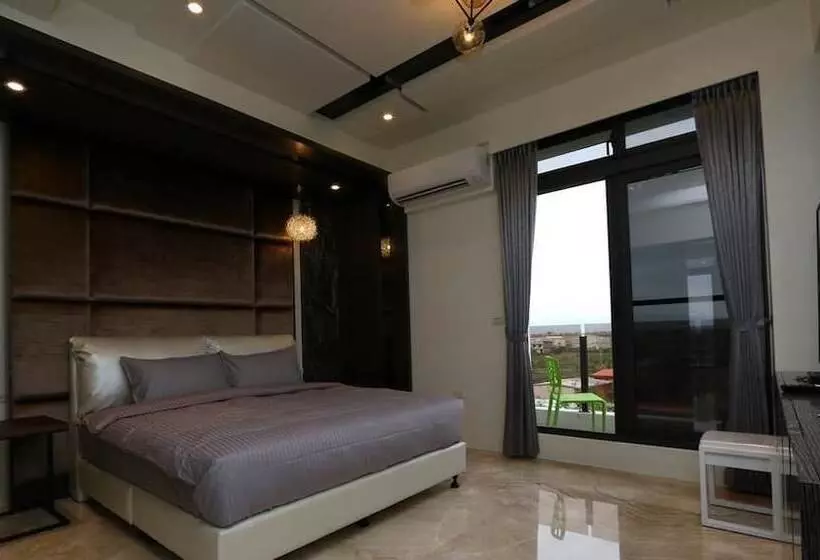 Li Chu Art Paternity B&b
