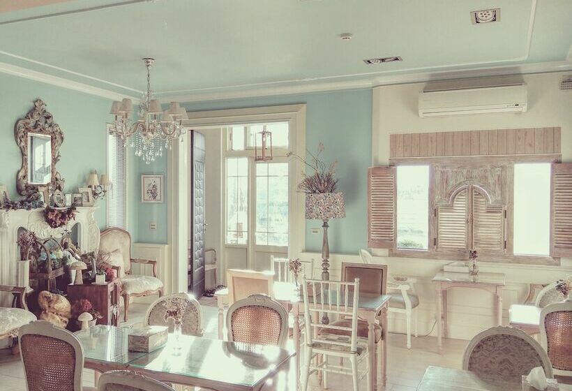 تختخواب و صبحانه Live For You