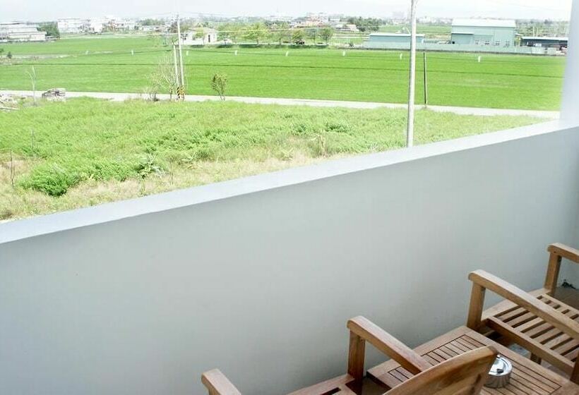 تختخواب و صبحانه Live For You