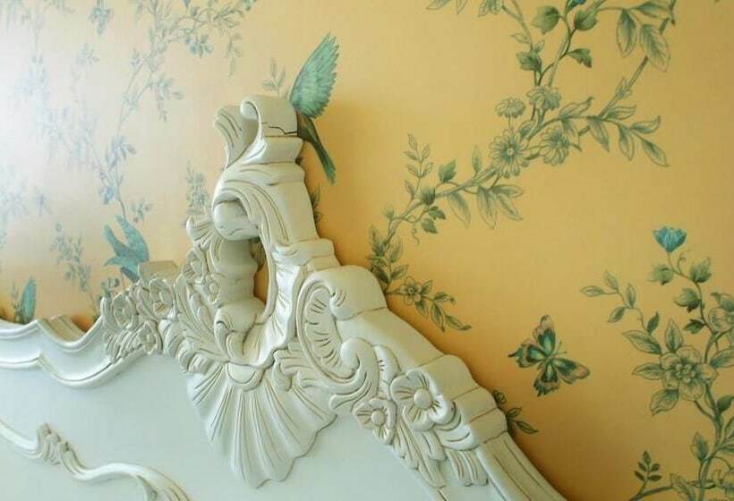 تختخواب و صبحانه Live For You