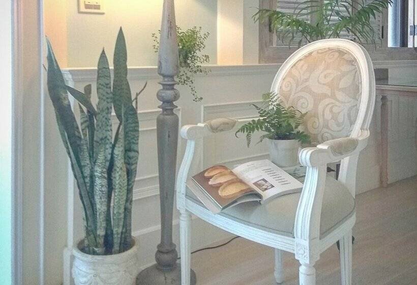 تختخواب و صبحانه Live For You