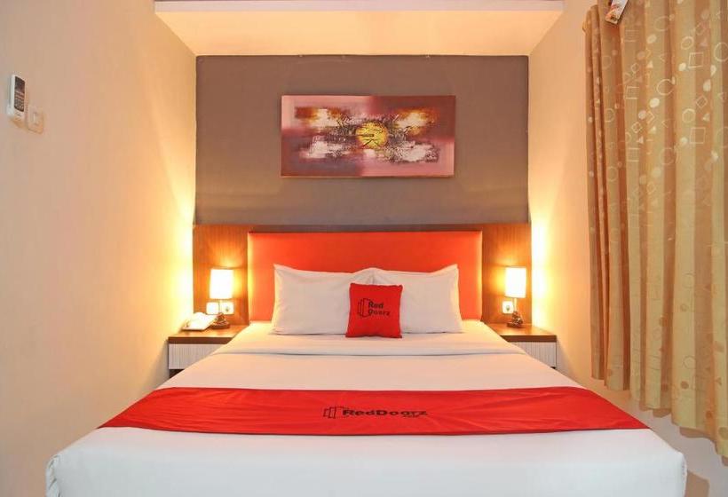 Hotel Reddoorz Plus Near Keraton Solo