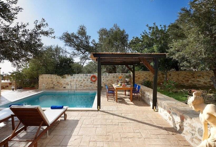 Discrete Villa Triopetra