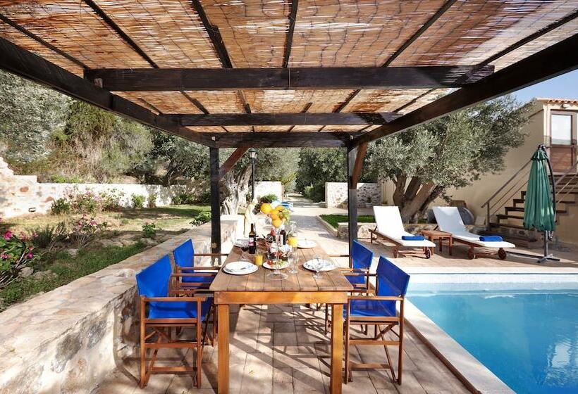 Discrete Villa Triopetra