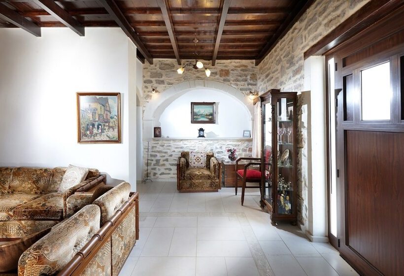 Discrete Villa Triopetra