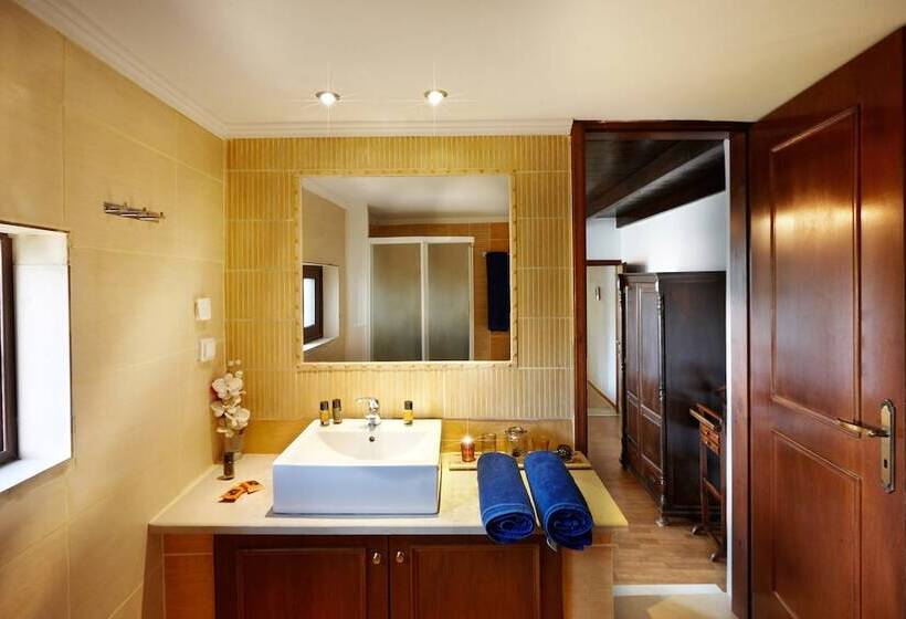 Discrete Villa Triopetra