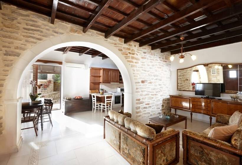 Discrete Villa Triopetra