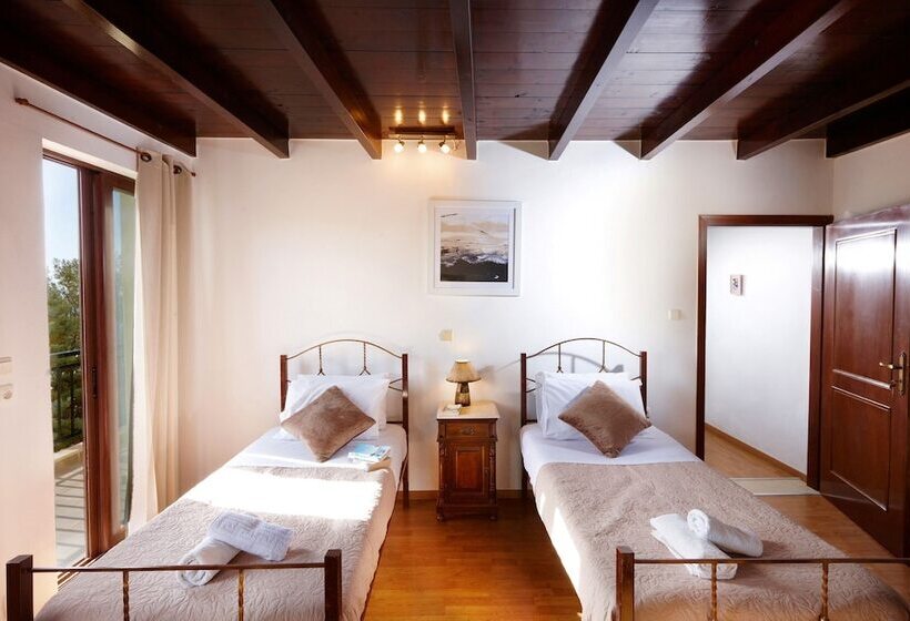 Discrete Villa Triopetra