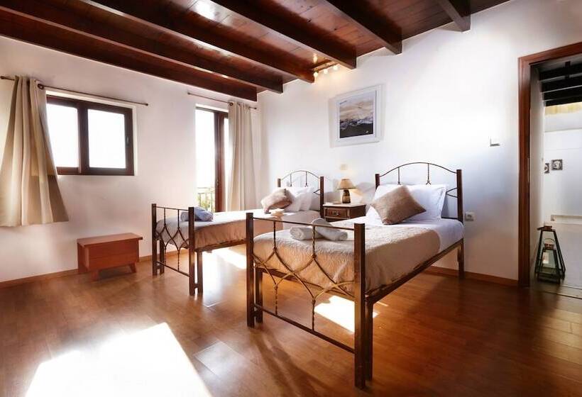 Discrete Villa Triopetra