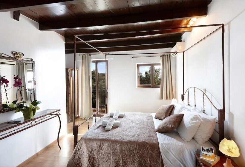 Discrete Villa Triopetra