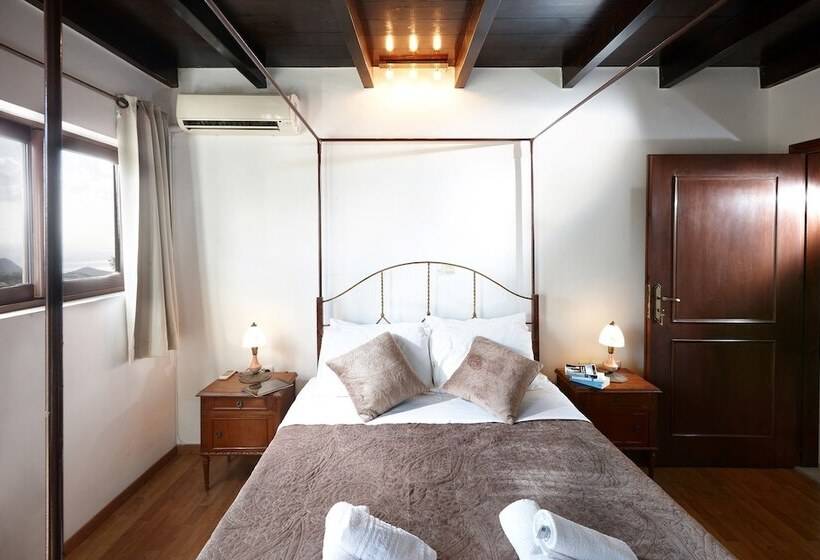 Discrete Villa Triopetra