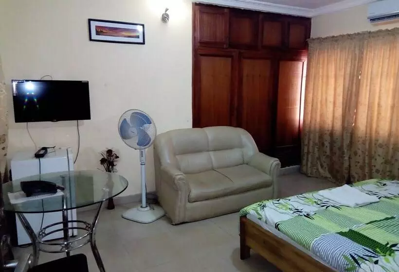 مسافرخانه Royal Green Guest House