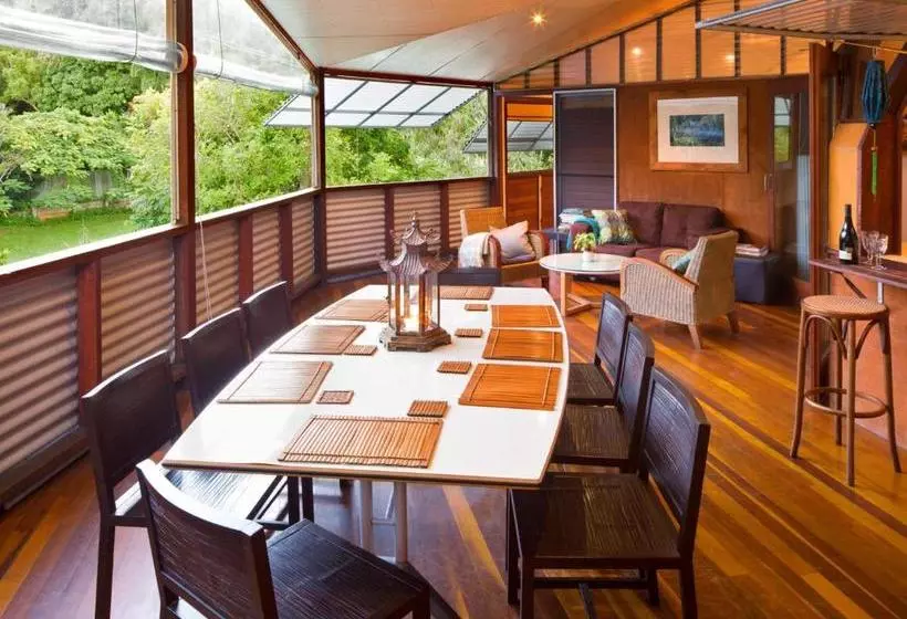 簡易ホテル The Dome House