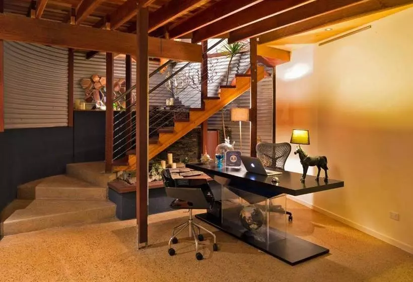 簡易ホテル The Dome House