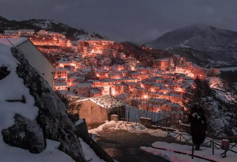 Hotelli Azienda Agrituristica La Casetta Del Pollino