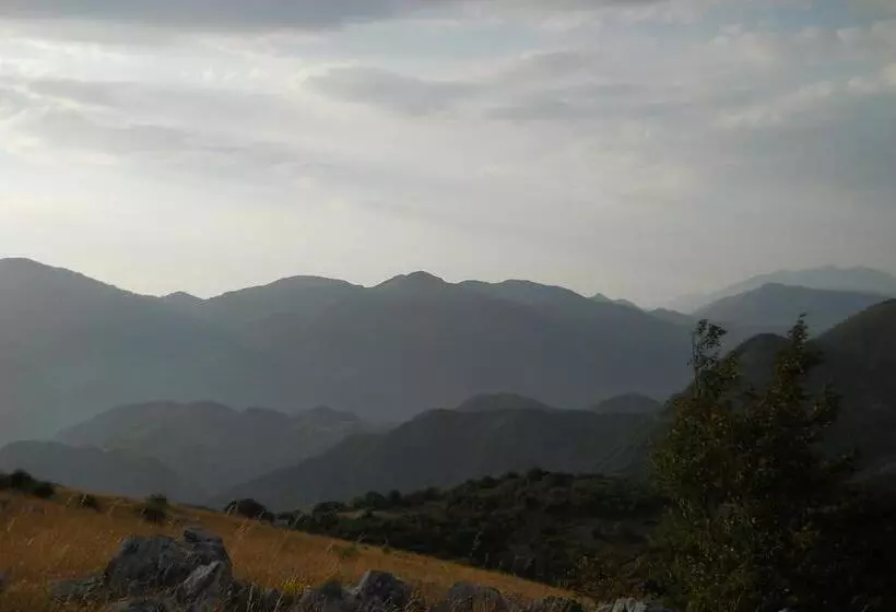 Hotelli Azienda Agrituristica La Casetta Del Pollino