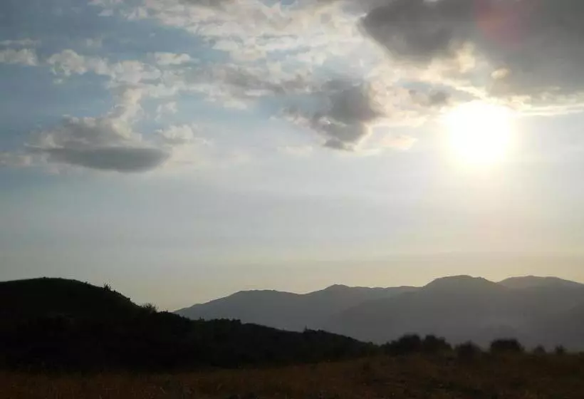 Hotelli Azienda Agrituristica La Casetta Del Pollino