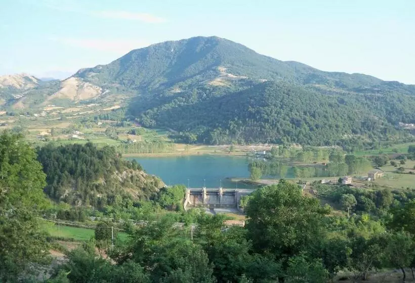Hotelli Azienda Agrituristica La Casetta Del Pollino