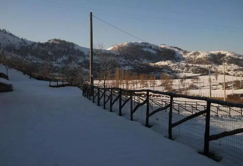 Hotelli Azienda Agrituristica La Casetta Del Pollino