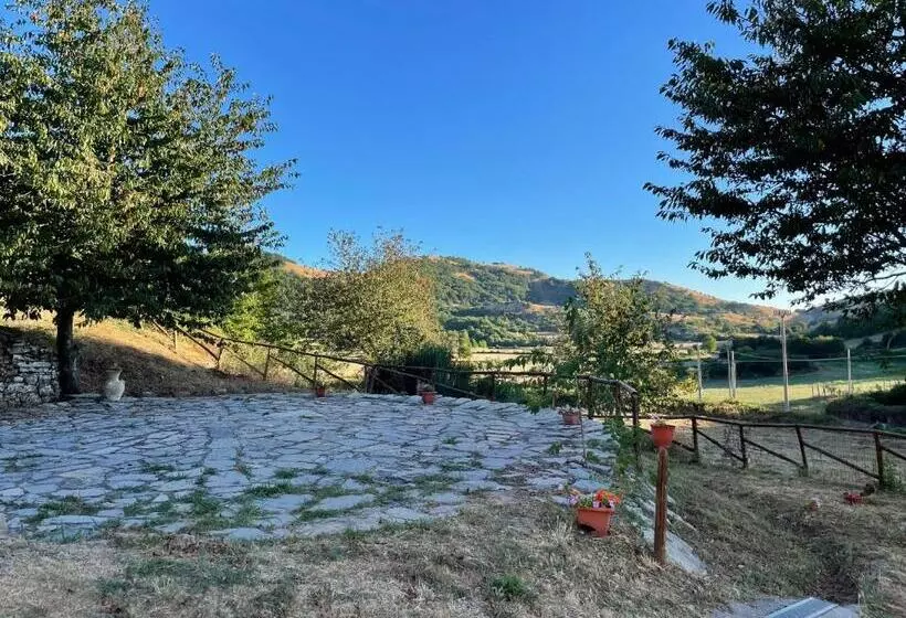 Hotelli Azienda Agrituristica La Casetta Del Pollino