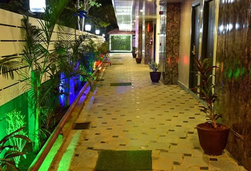 ホテル De Falcon Goa Beach Resort