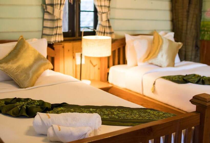 בית מלון כפרי E Outfitting Valley Resort