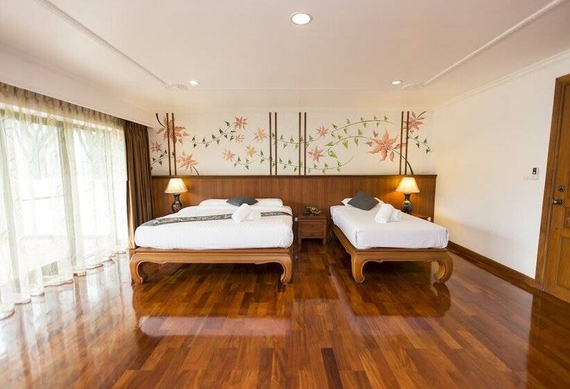 בית מלון כפרי E Outfitting Valley Resort