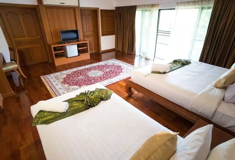 هتل E Outfitting Valley Resort