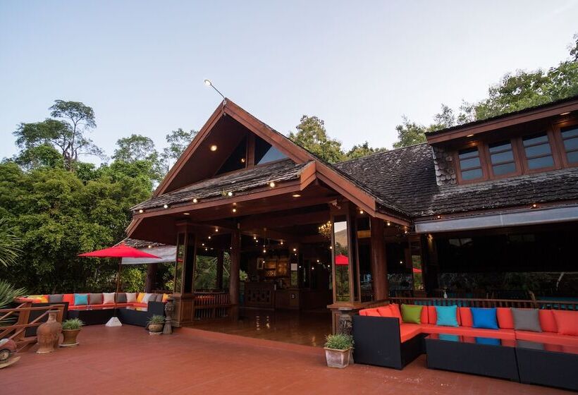 בית מלון כפרי E Outfitting Valley Resort