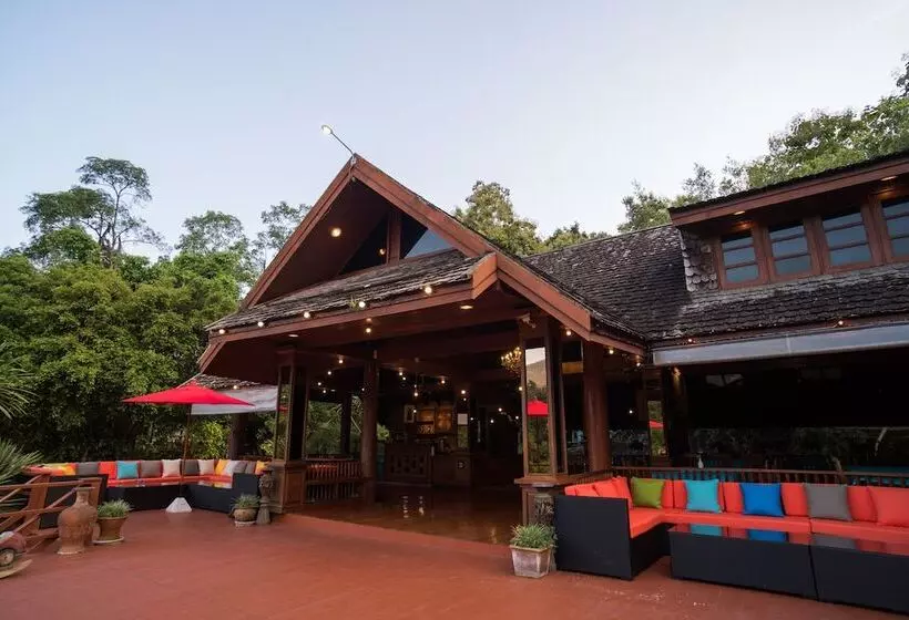 هتل E Outfitting Valley Resort