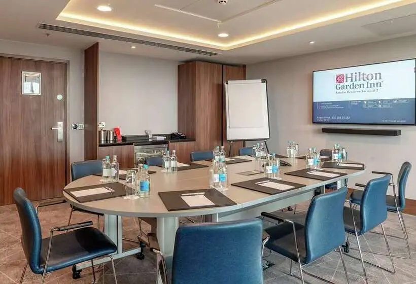 هتل Hilton Garden Inn London Heathrow Terminal 2 And 3