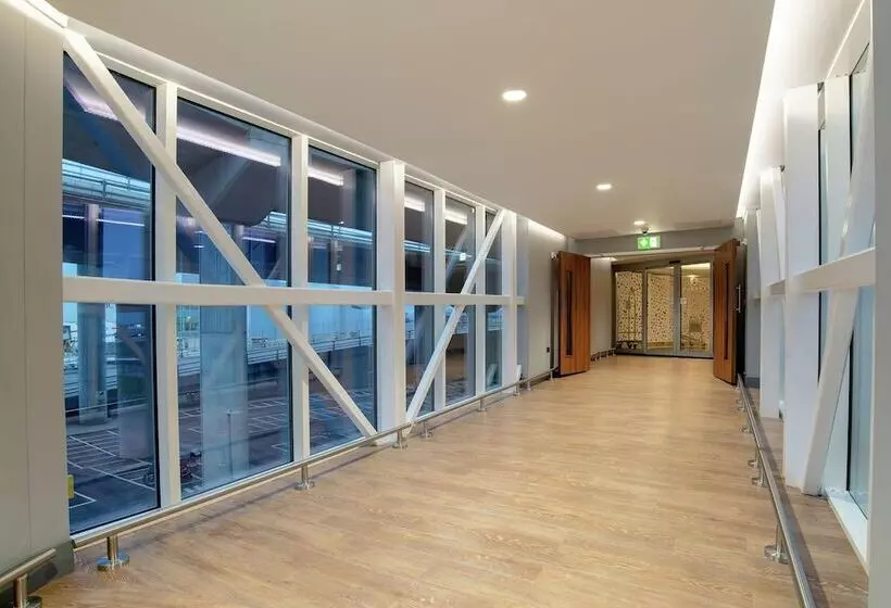 Hotelli Hilton Garden Inn London Heathrow Terminal 2 And 3