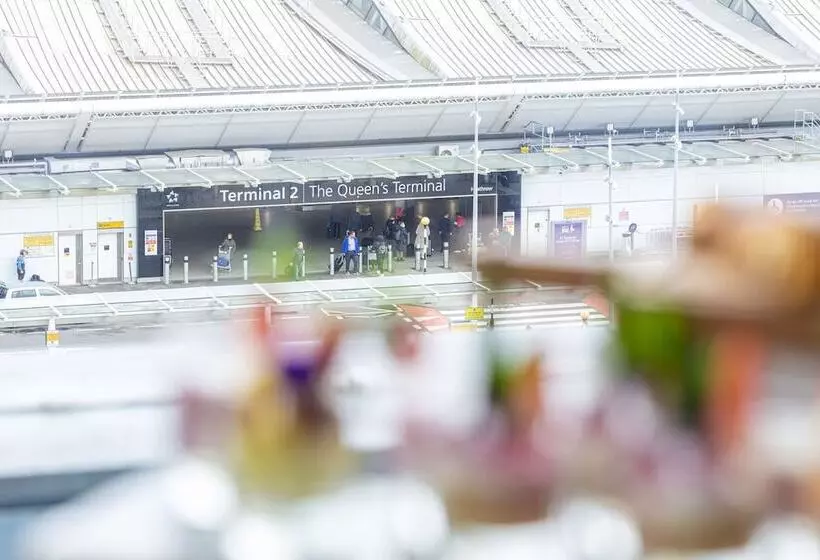 Hotelli Hilton Garden Inn London Heathrow Terminal 2 And 3