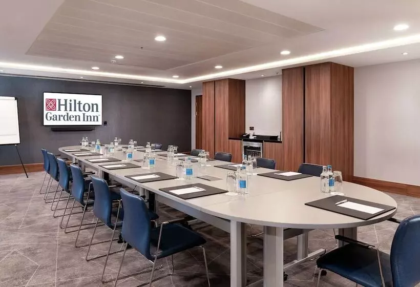 Hotelli Hilton Garden Inn London Heathrow Terminal 2 And 3