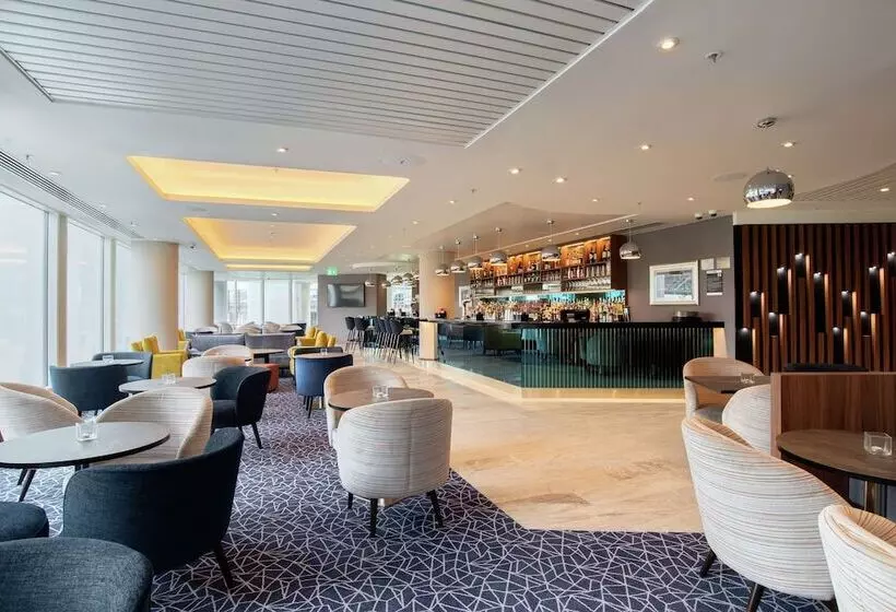 Hotelli Hilton Garden Inn London Heathrow Terminal 2 And 3