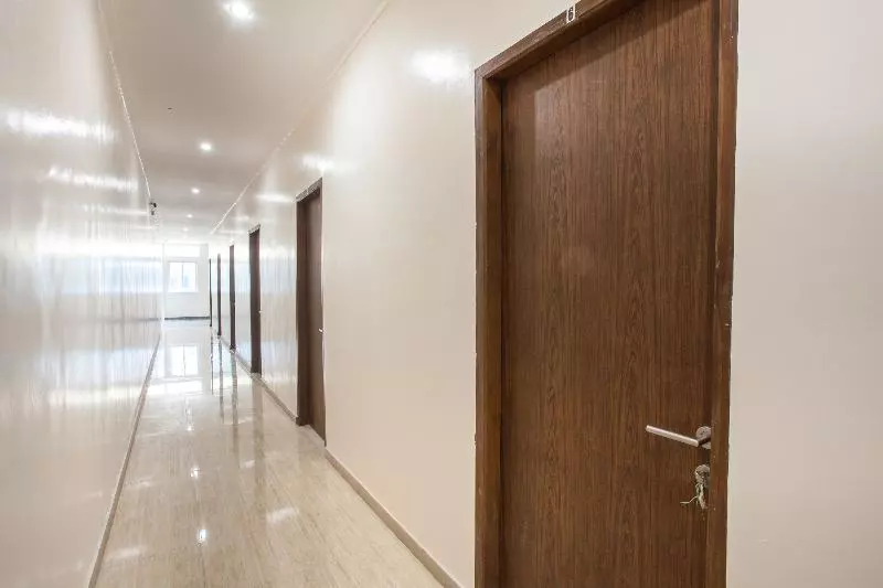ホテル Capital O 134 Lg Residence