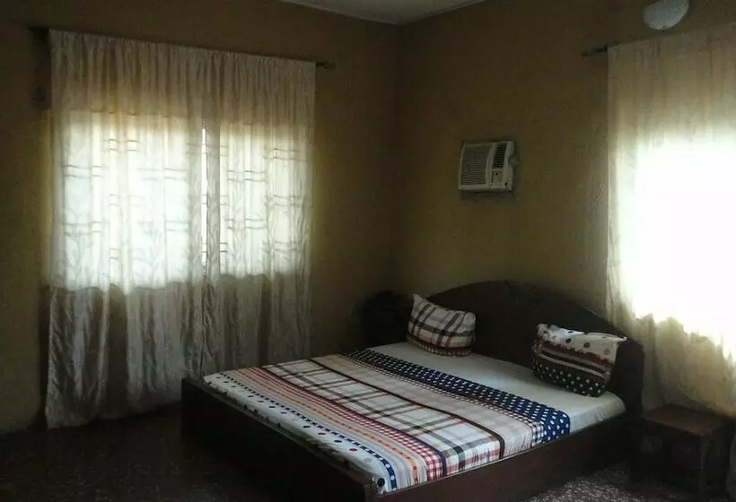 هتل Phoenix Suites And Inn