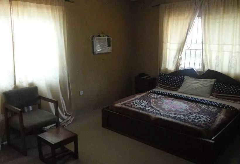 هتل Phoenix Suites And Inn