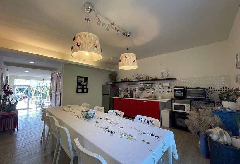 تختخواب و صبحانه One Day Ocean Villa