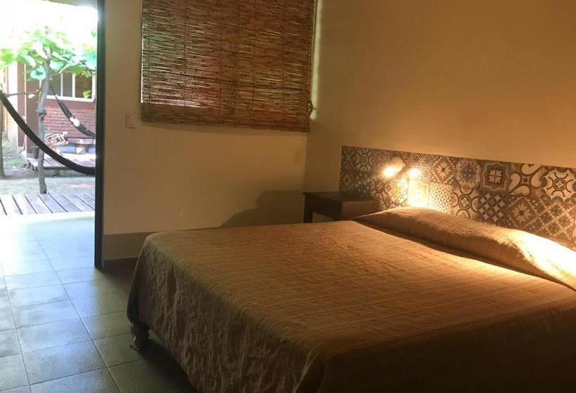 בית מלון כפרי & Bar La Guitarra