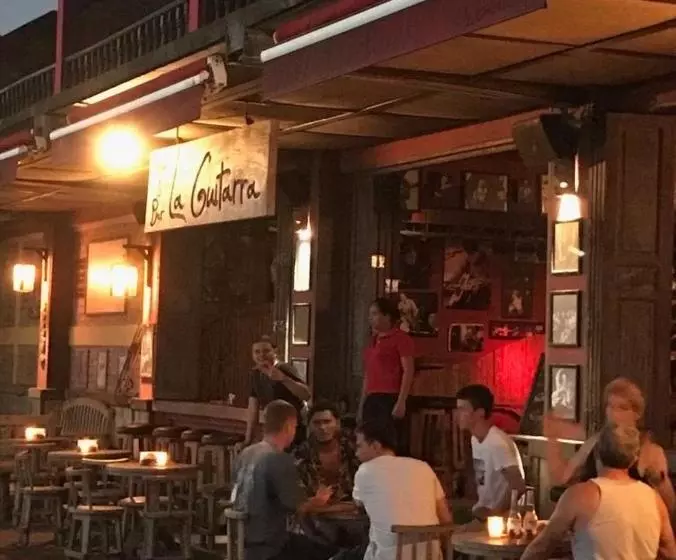 Hotelli & Bar La Guitarra