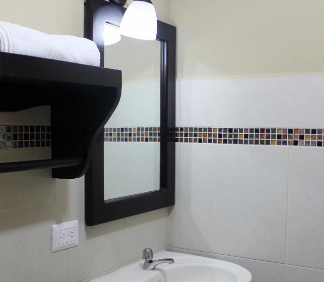 هتل Hostal De Asturias