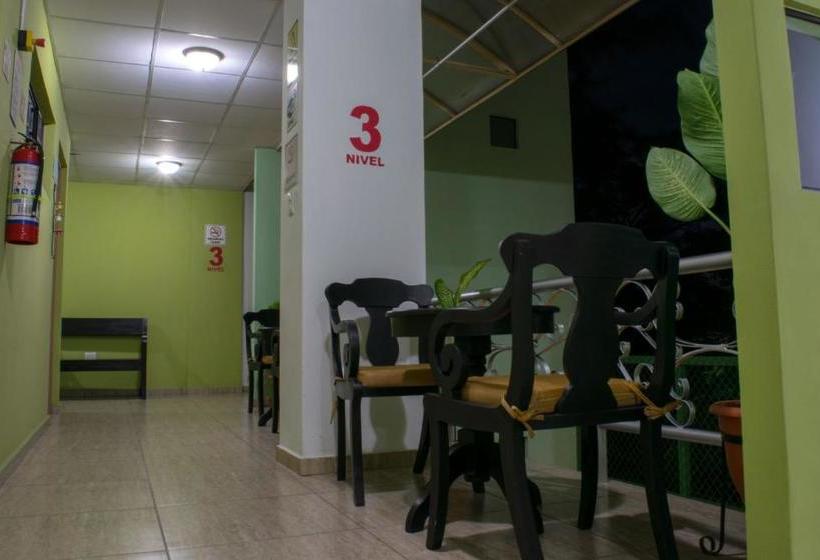 هتل Hostal De Asturias