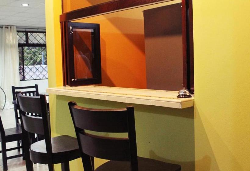 هتل Hostal De Asturias